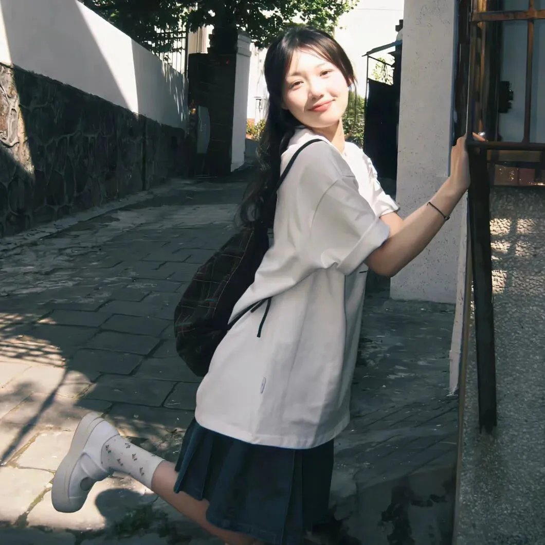 踏浪女人海报